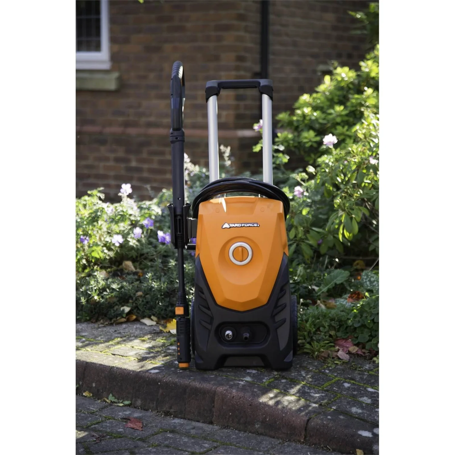 Yard Force 130 Bar 1800W High-Pressure Washer With Accessories 4 Yard Force 130 Bar 1800W High-Pressure Washer With Accessories - Image 2