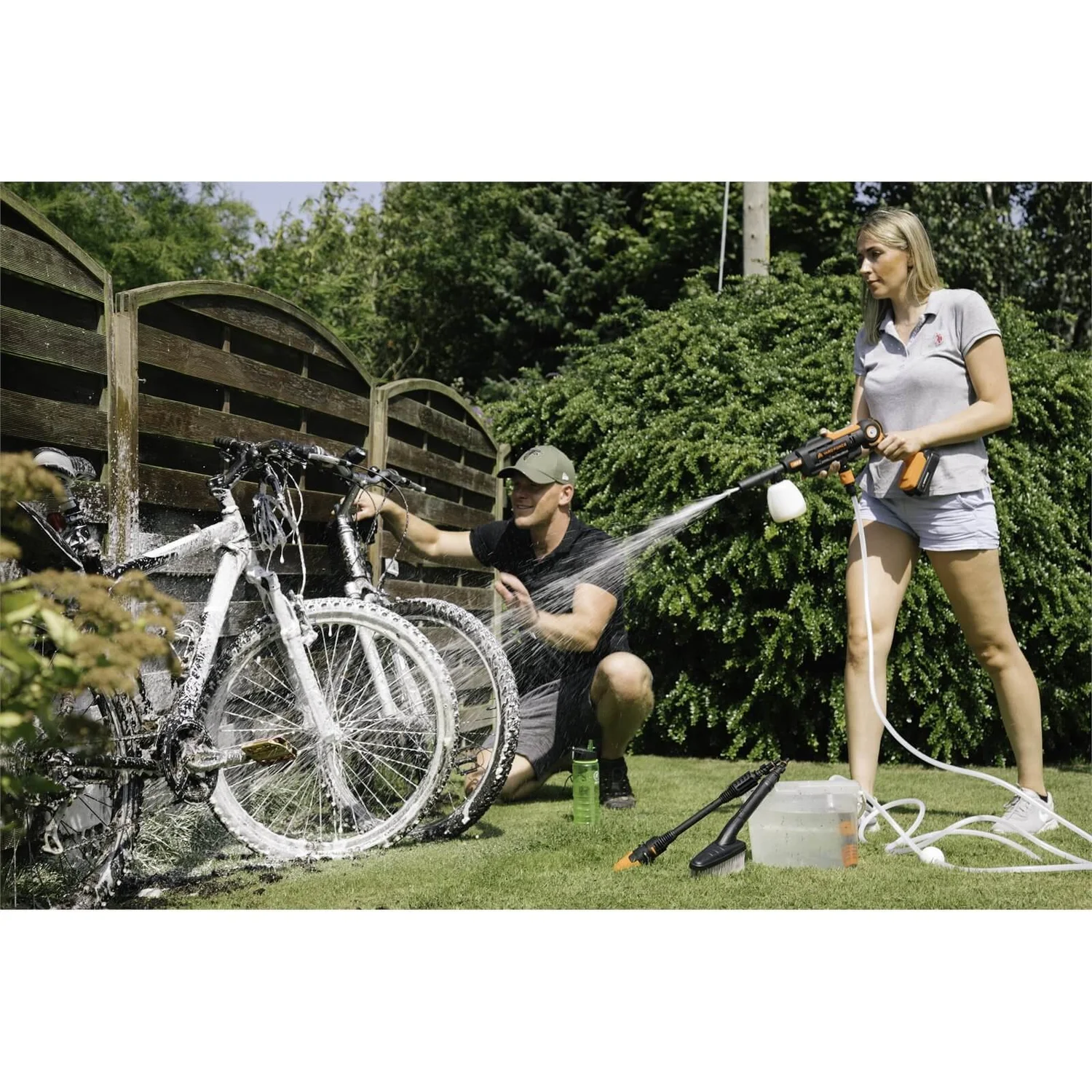 Yard Force 22Bar 20V Aquajet Cordless Pressure Cleaner With 2.5Ah Lithium-Ion Battery, Charger And Accessories 4 Yard Force 22Bar 20V Aquajet Cordless Pressure Cleaner With 2.5Ah Lithium-Ion Battery, Charger And Accessories - Image 2