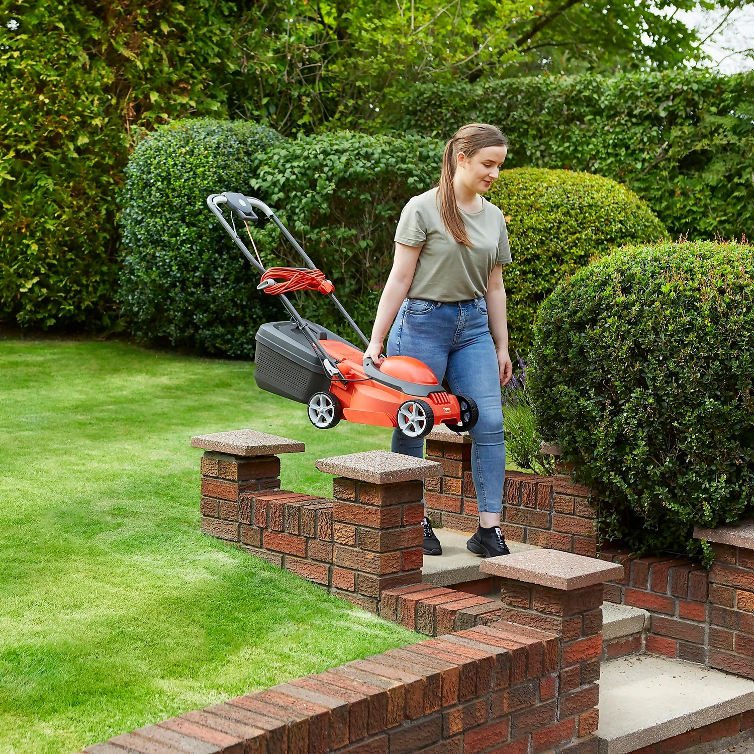 Flymo 1200W EasiStore 300R Electric Lawn Mower - 30cm 8 Flymo 1200W EasiStore 300R Electric Lawn Mower - 30cm - Image 6