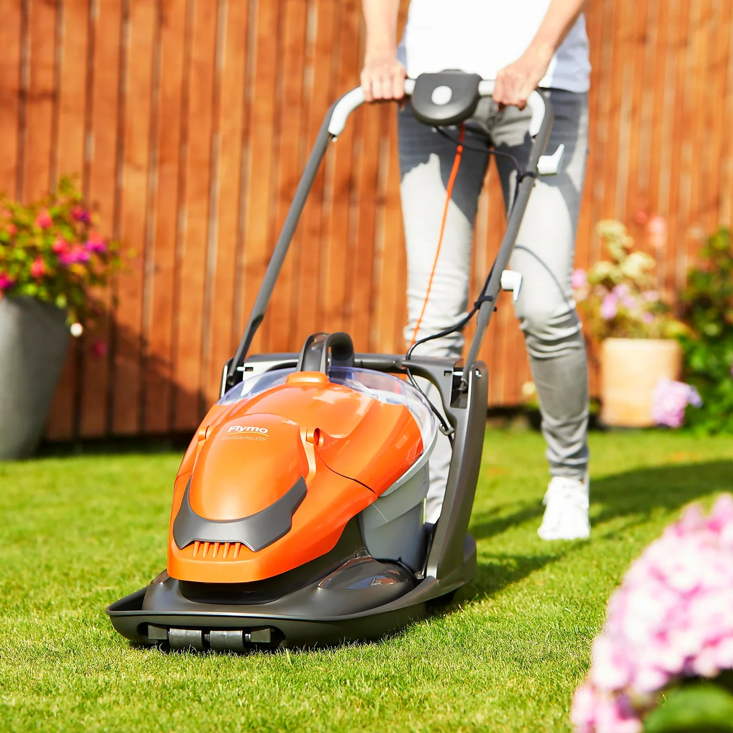 Flymo 330V EasiGlide Plus Electric Lawn Mower - 33cm 6 Flymo 330V EasiGlide Plus Electric Lawn Mower - 33cm - Image 4