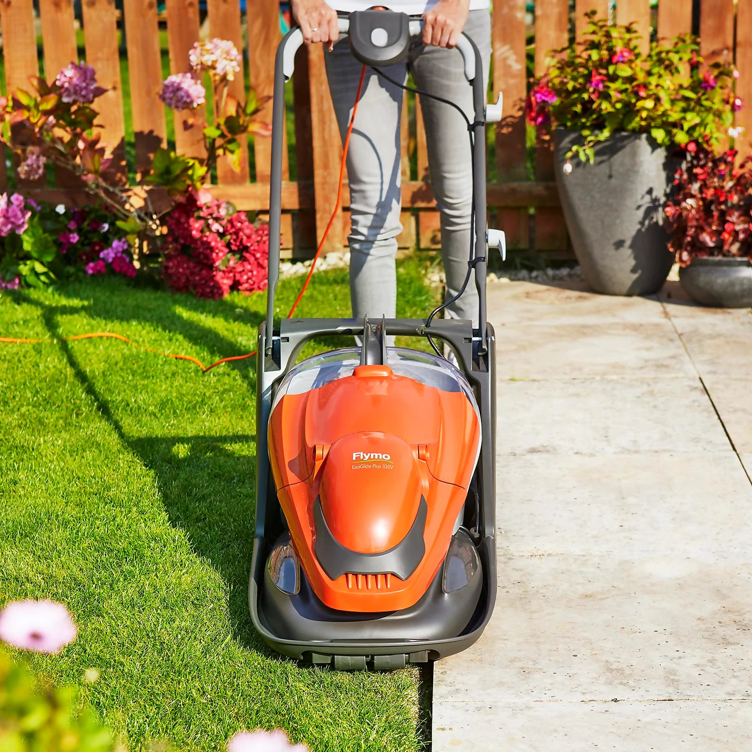 Flymo 330V EasiGlide Plus Electric Lawn Mower - 33cm 8 Flymo 330V EasiGlide Plus Electric Lawn Mower - 33cm - Image 6