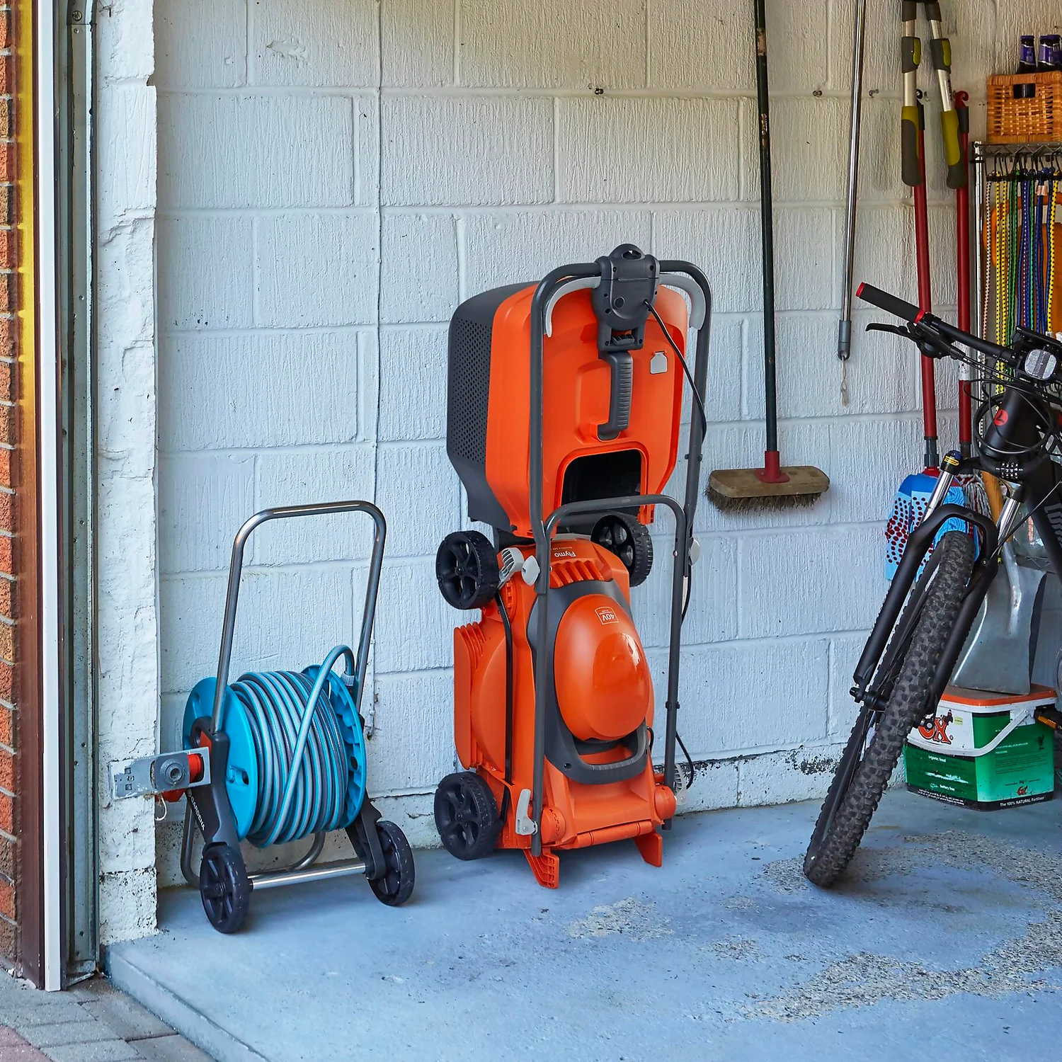 Flymo 20V SimpliStore 340R Li Cordless Mower - 30cm 5 Flymo 20V SimpliStore 340R Li Cordless Mower - 30cm - Image 3