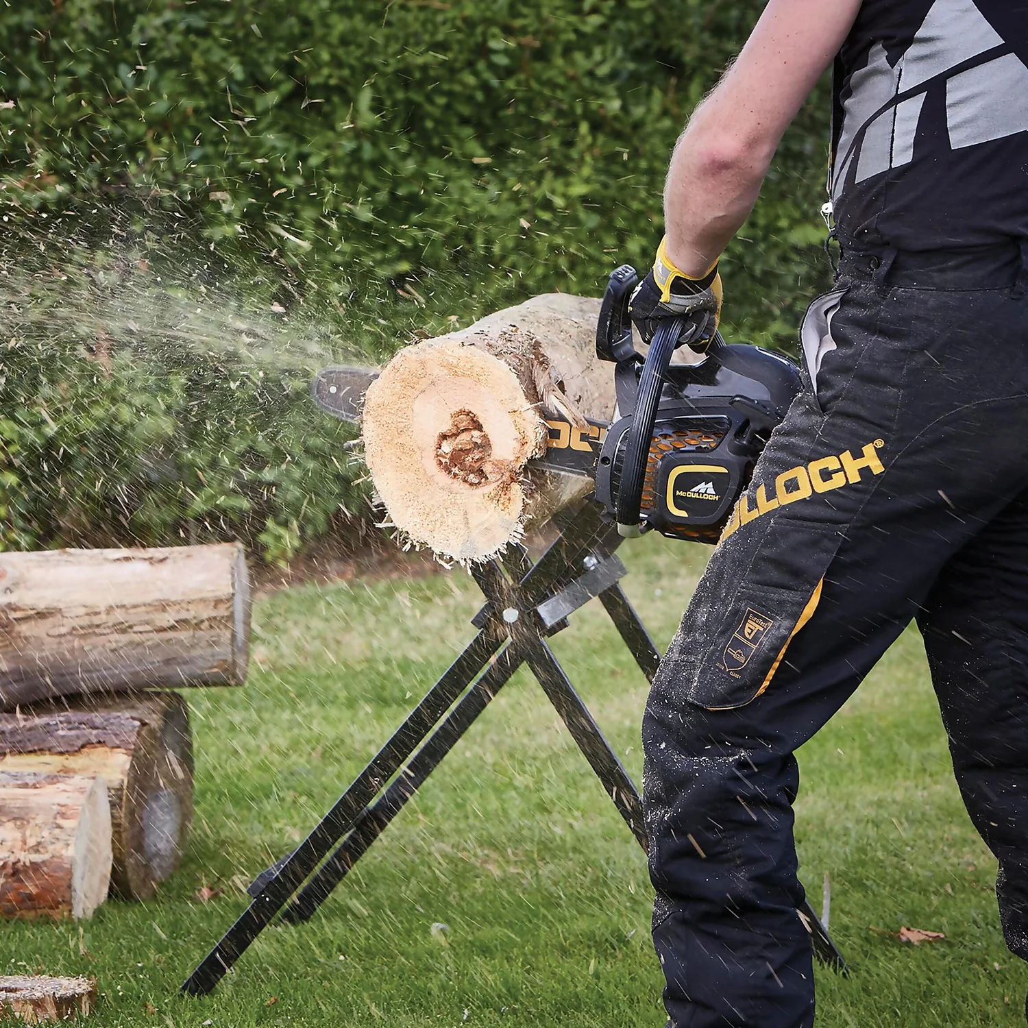 McCulloch CS35S Petrol Chainsaw 4 McCulloch CS35S Petrol Chainsaw - Image 2