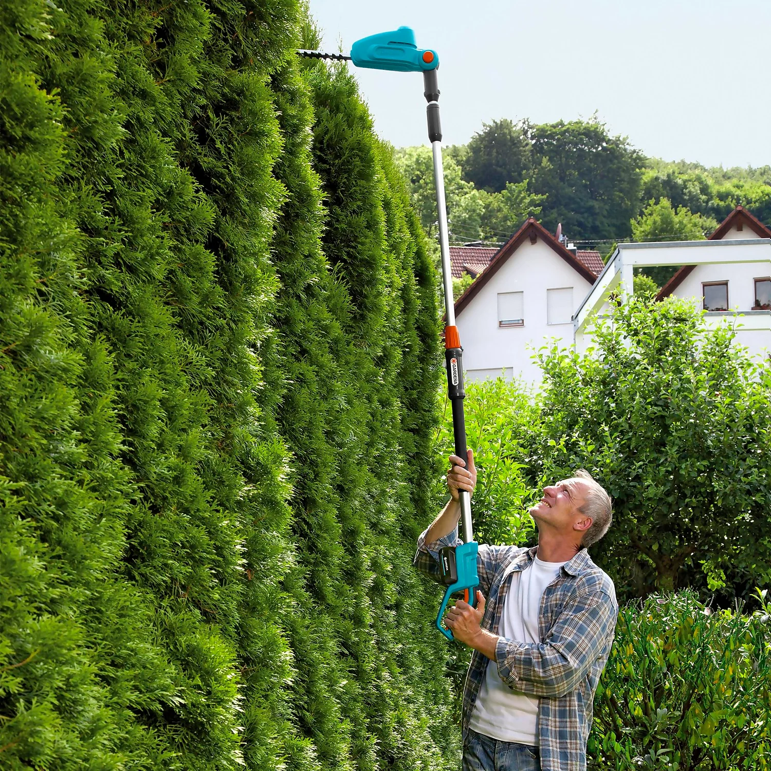 GARDENA Telescopic Cordless 18V Hedge Trimmer 4 GARDENA Telescopic Cordless 18V Hedge Trimmer - Image 2