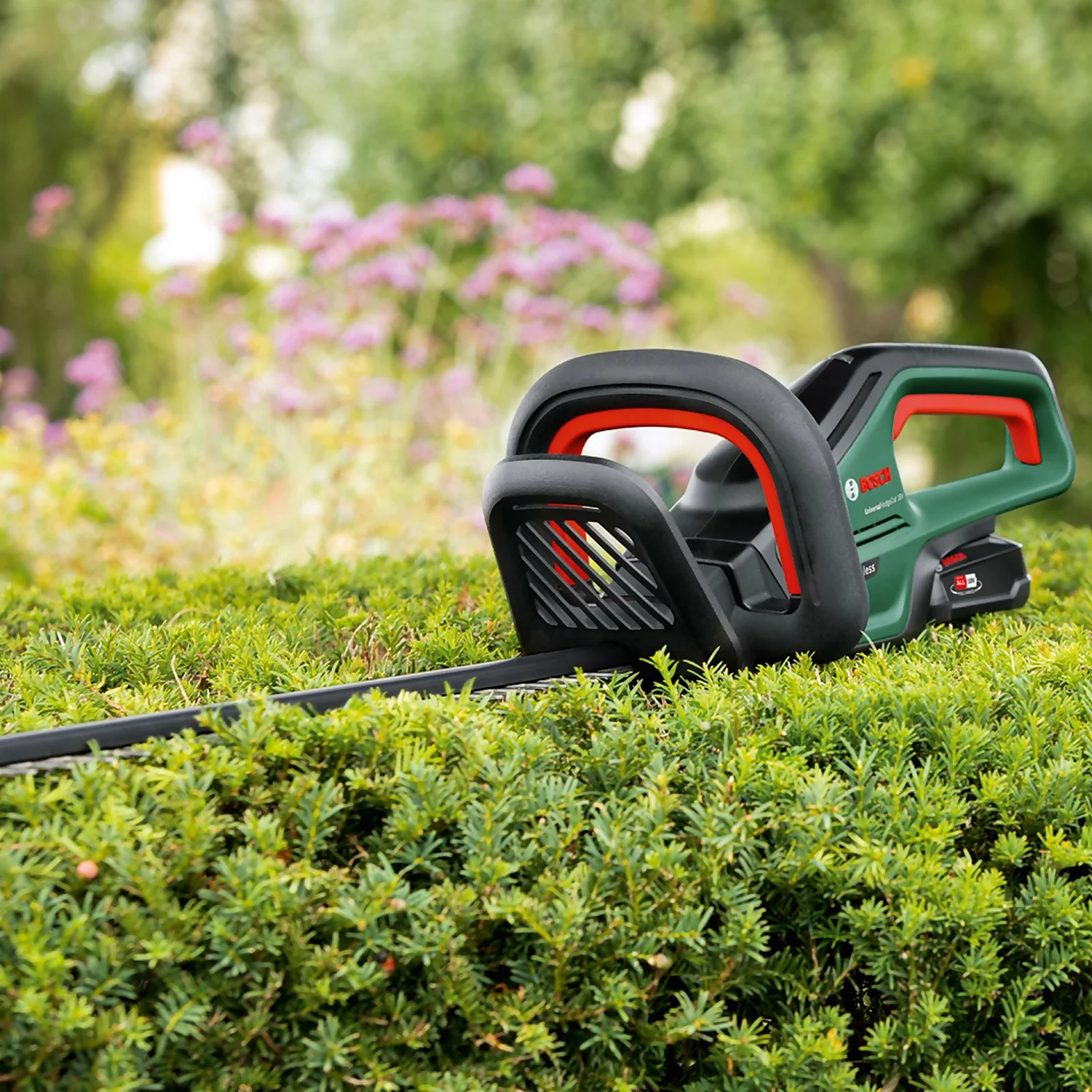 Bosch UniversalHedgeCut 18V-55 Hedge Cutter 11 Bosch UniversalHedgeCut 18V-55 Hedge Cutter - Image 9